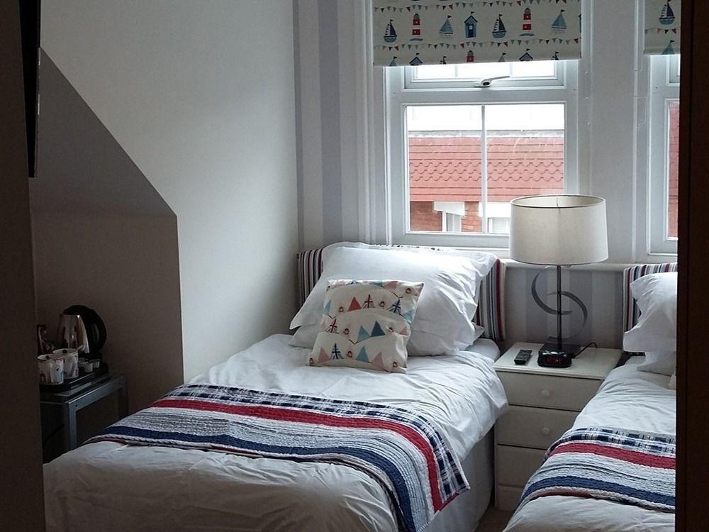 Cambridge House Guest House Истбурн Экстерьер фото