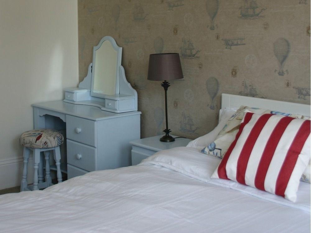 Cambridge House Guest House Истбурн Экстерьер фото
