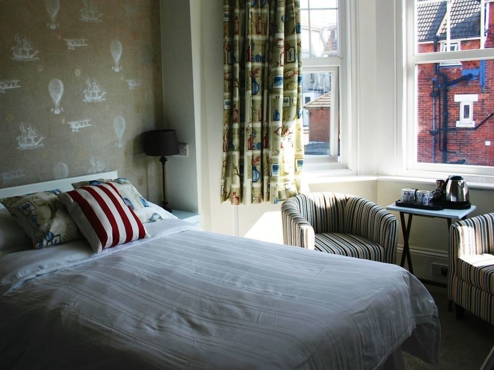 Cambridge House Guest House Истбурн Экстерьер фото