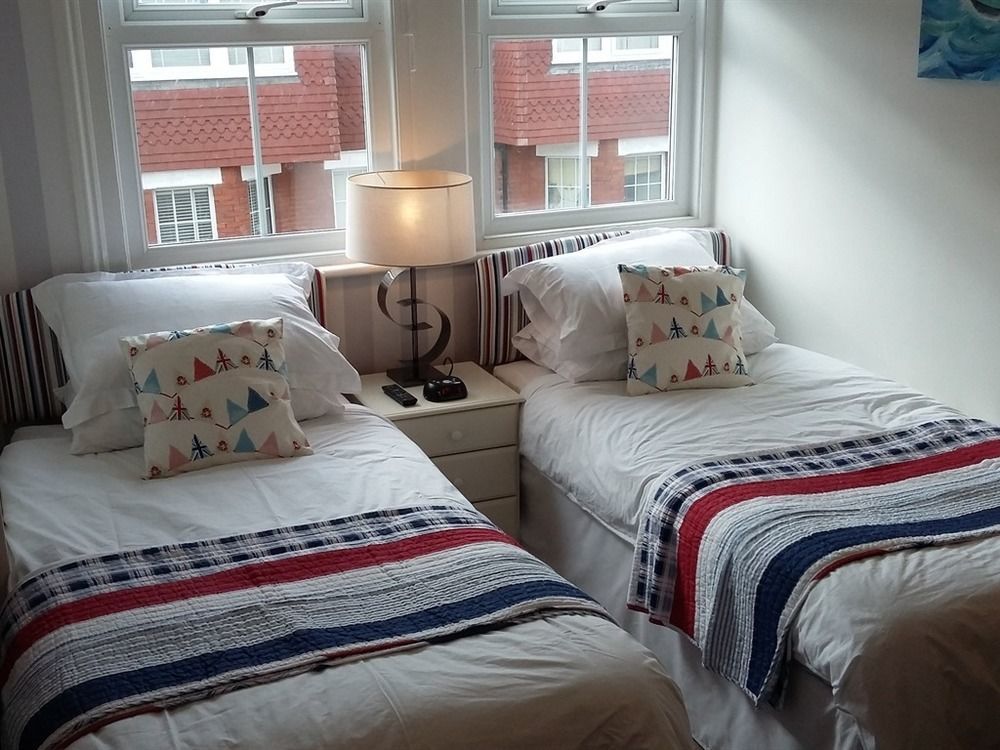 Cambridge House Guest House Истбурн Экстерьер фото
